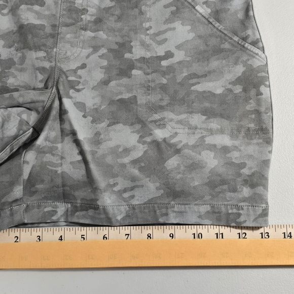 SPANX Stretch Twill Short Stone Wash Camo Women's Size XL - Picture 8 of 12